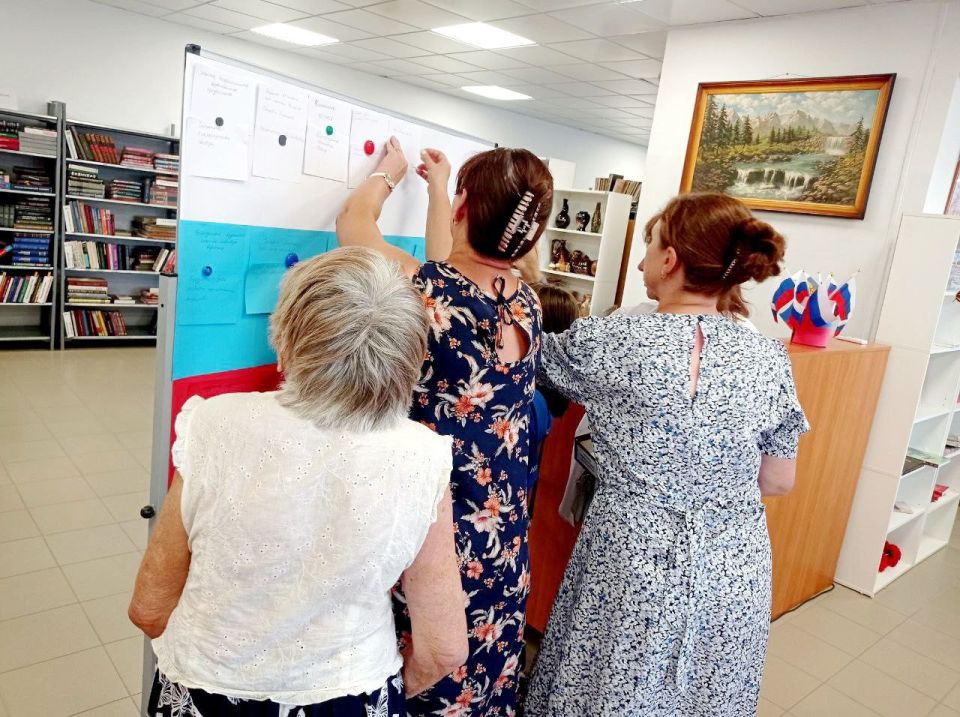 22 августа в Центральной городской библиотеке прошло тематическое мероприятие ко Дню Государственного флага РФ 22 августа в Центральной городской библиотеке прошло тематическое мероприятие ко Дню Государственного флага РФ