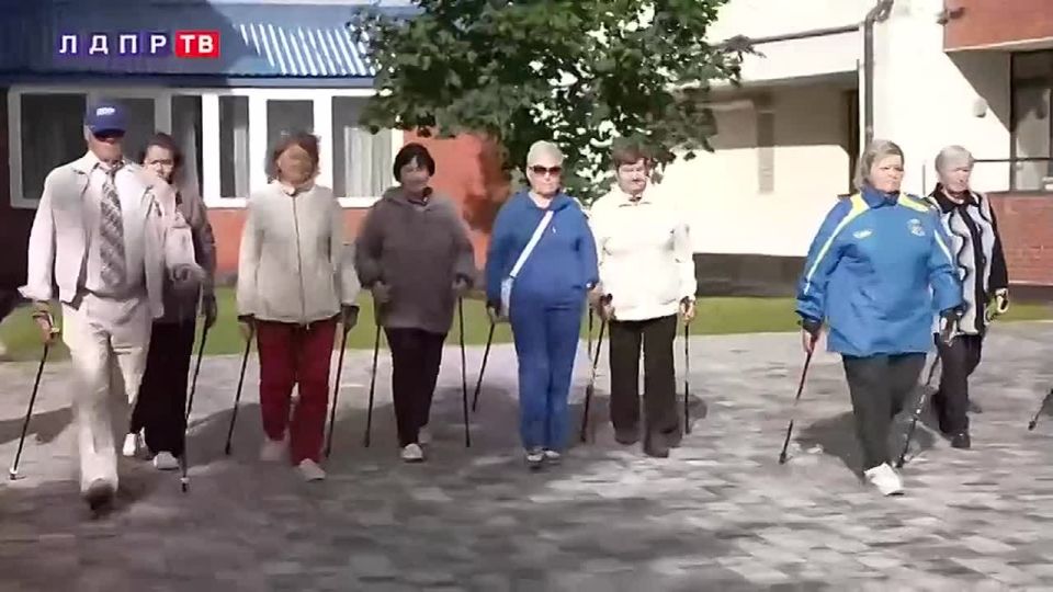  Ȼ