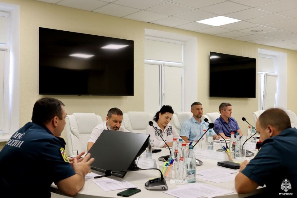 На базе главного управления МЧС России по Запорожской области проведено межведомственное рабочее совещание с Министерством образования и науки Запорожской области в рамках подготовки образовательных организаций к началу... На базе главного управления МЧС России по Запорожской области проведено межведомственное рабочее совещание с Министерством образования и науки Запорожской области в рамках подготовки образовательных организаций к началу...