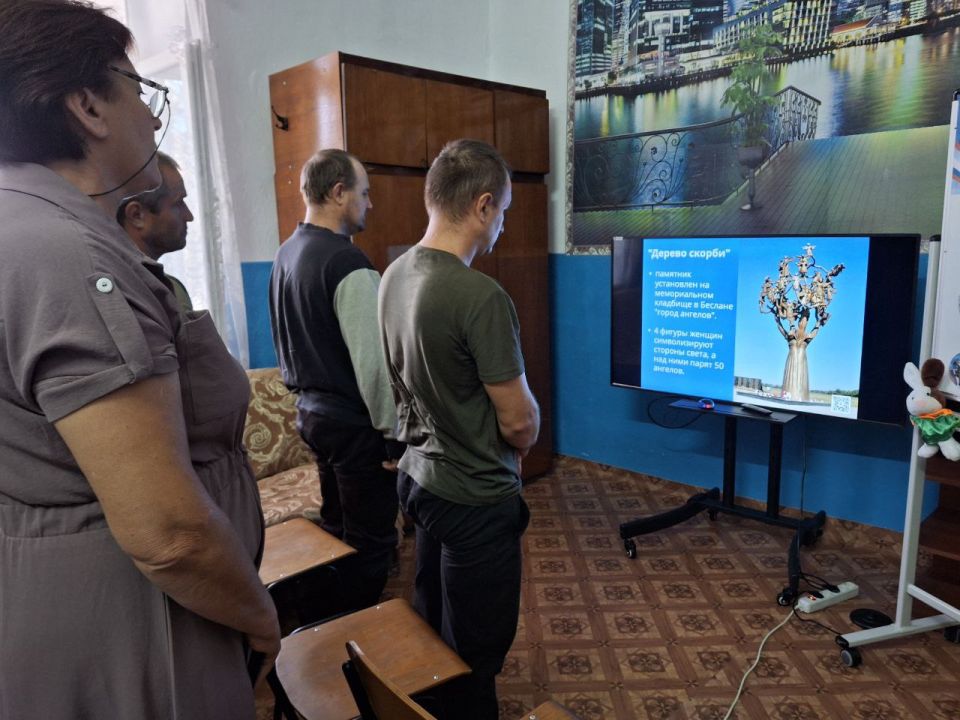 Сегодня мы вспоминаем одну из самых страшных трагедий в новейшей истории России — террористический акт в школе №1 города Беслан Сегодня мы вспоминаем одну из самых страшных трагедий в новейшей истории России — террористический акт в школе №1 города Беслан