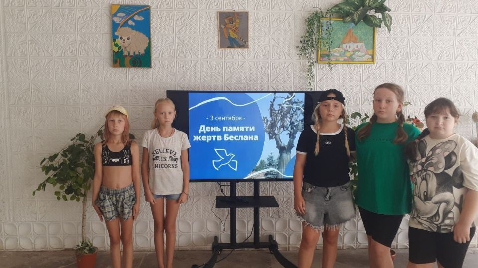 В Чернозёмненском СДК совместно с библиотекой был проведён познавательный час "Наш мир - без террора" В Чернозёмненском СДК совместно с библиотекой был проведён познавательный час "Наш мир - без террора"