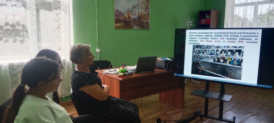 03.10.2025г., В Розовском СДК прошел информационный час посвящённый Дню солидарности борьбы с терроризмом 03.10.2025г., В Розовском СДК прошел информационный час посвящённый Дню солидарности борьбы с терроризмом