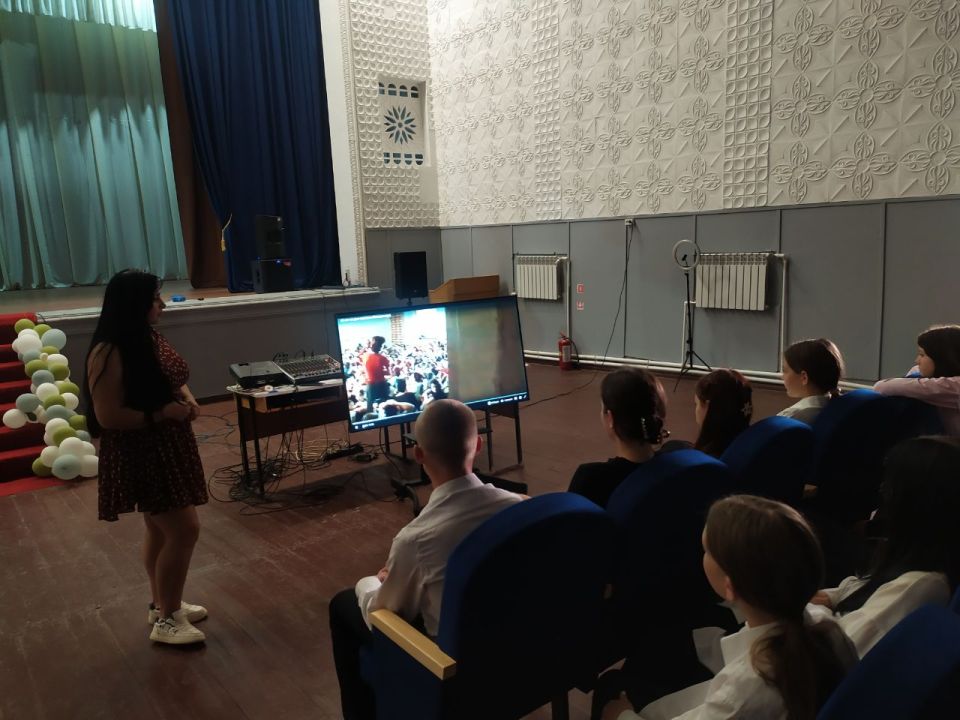 В Новоданиловском СДК провели беседу для участников художественной самодеятельности, посвящённую Дню солидарности в борьбе с терроризмом "Стоп терроризму!" В Новоданиловском СДК провели беседу для участников художественной самодеятельности, посвящённую Дню солидарности в борьбе с терроризмом "Стоп терроризму!"