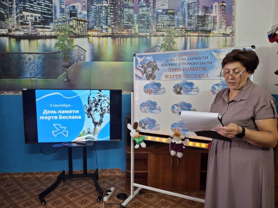 Сегодня мы вспоминаем одну из самых страшных трагедий в новейшей истории России — террористический акт в школе №1 города Беслан Сегодня мы вспоминаем одну из самых страшных трагедий в новейшей истории России — террористический акт в школе №1 города Беслан