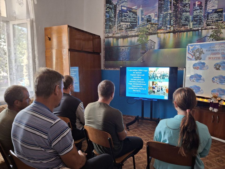 Сегодня мы вспоминаем одну из самых страшных трагедий в новейшей истории России — террористический акт в школе №1 города Беслан Сегодня мы вспоминаем одну из самых страшных трагедий в новейшей истории России — террористический акт в школе №1 города Беслан