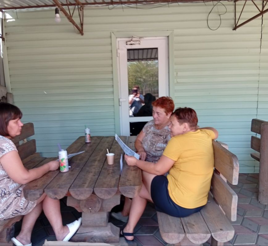 " Терроризму - нет! ". В рамках, Дня солидарности в борьбе с терроризмом, который отмечают в России 3 сентября, сотрудники Шевченковского Дома культуры провели акцию " Терроризму- нет! ". Участникам напомнили о трагических... " Терроризму - нет! ". В рамках, Дня солидарности в борьбе с терроризмом, который отмечают в России 3 сентября, сотрудники Шевченковского Дома культуры провели акцию " Терроризму- нет! ". Участникам напомнили о трагических...