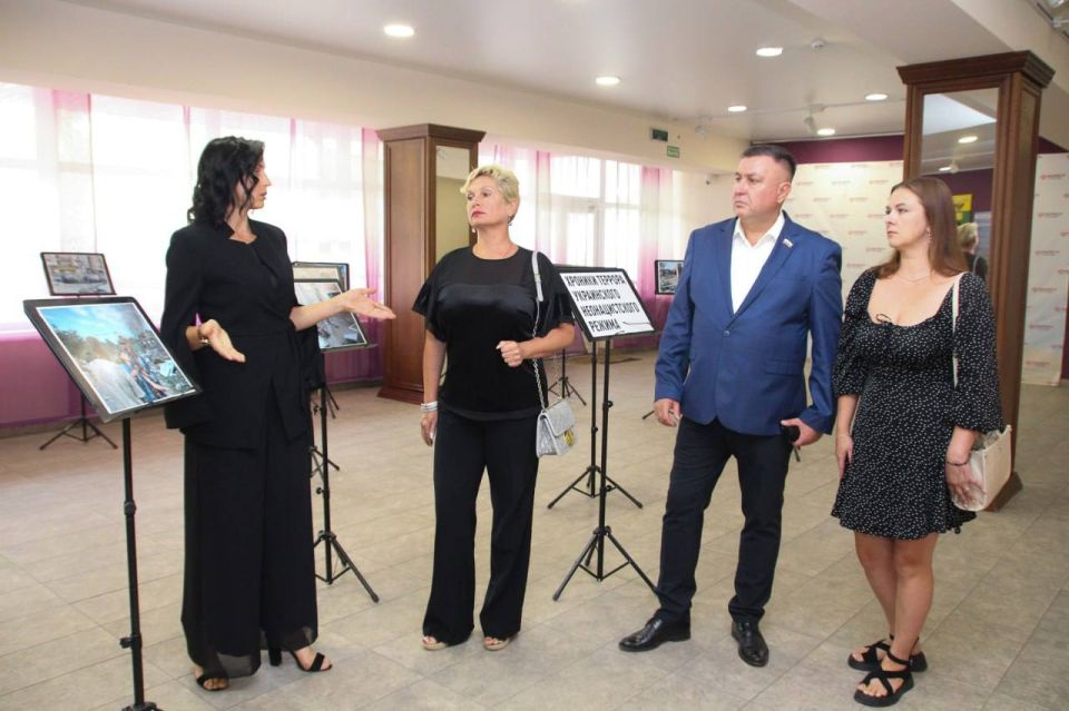 Фотовыставка «Хроники террора украинского неонацистского режима» представлена в Областном центре искусств и народного творчества Фотовыставка «Хроники террора украинского неонацистского режима» представлена в Областном центре искусств и народного творчества