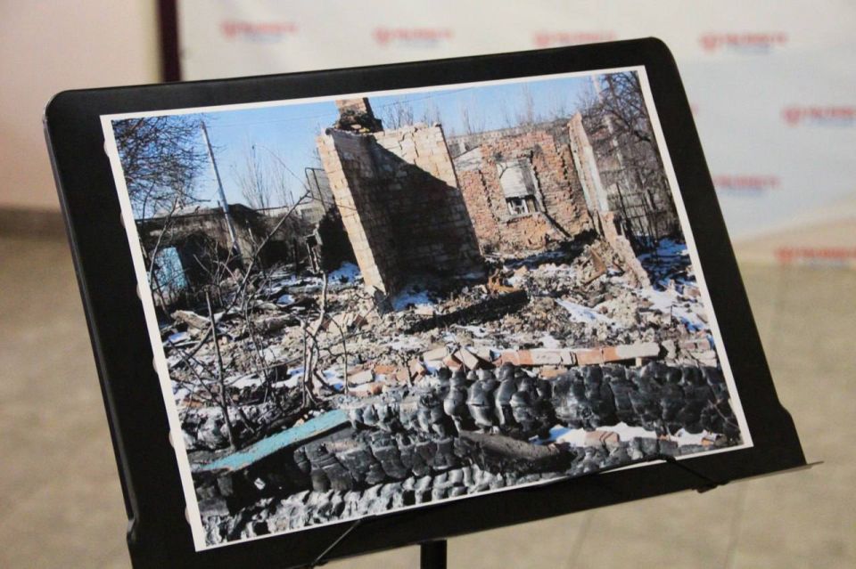 Фотовыставка «Хроники террора украинского неонацистского режима» представлена в Областном центре искусств и народного творчества Фотовыставка «Хроники террора украинского неонацистского режима» представлена в Областном центре искусств и народного творчества