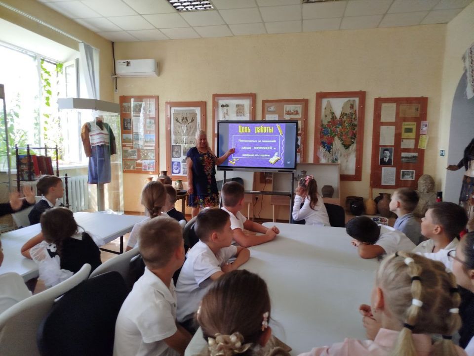 Начало сентября-пора нового учебного года, начало нового жизненного периода для ребят-первоклассников Начало сентября-пора нового учебного года, начало нового жизненного периода для ребят-первоклассников