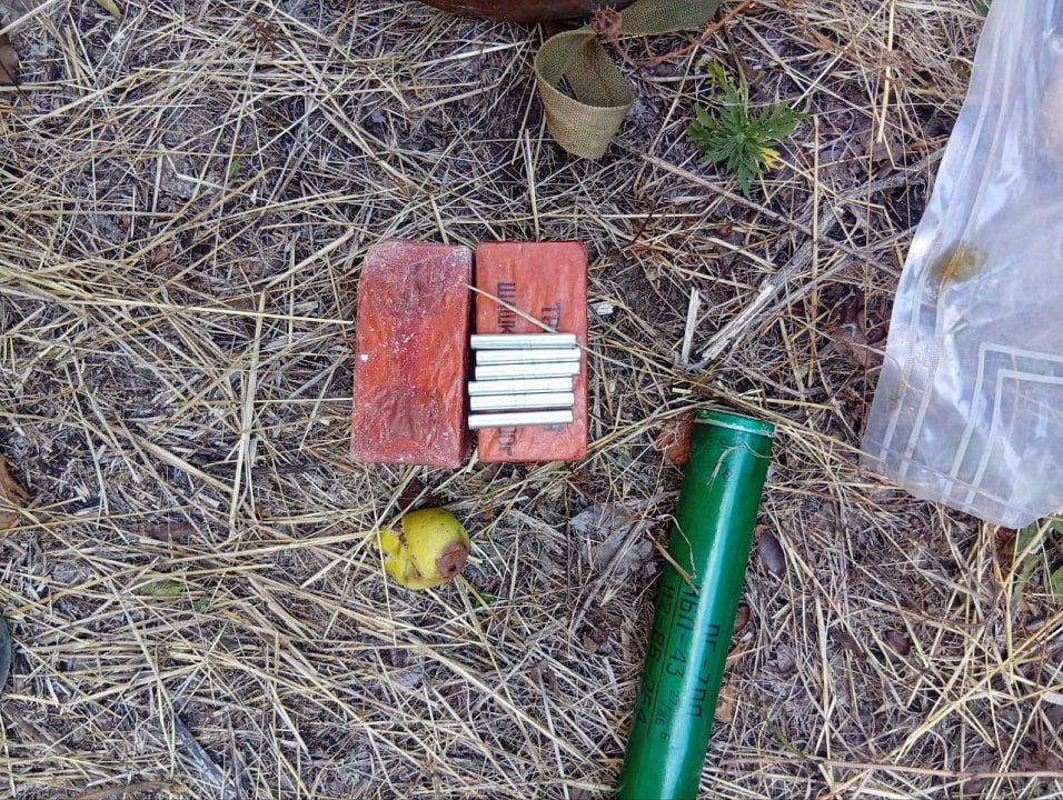 Крупную партию боеприпасов нашли запорожские полицейские на чердаке летней кухни в Васильевке Крупную партию боеприпасов нашли запорожские полицейские на чердаке летней кухни в Васильевке
