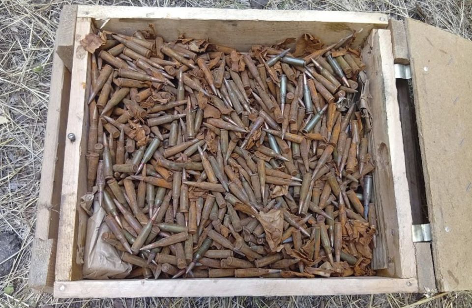 Крупную партию боеприпасов нашли запорожские полицейские на чердаке летней кухни в Васильевке