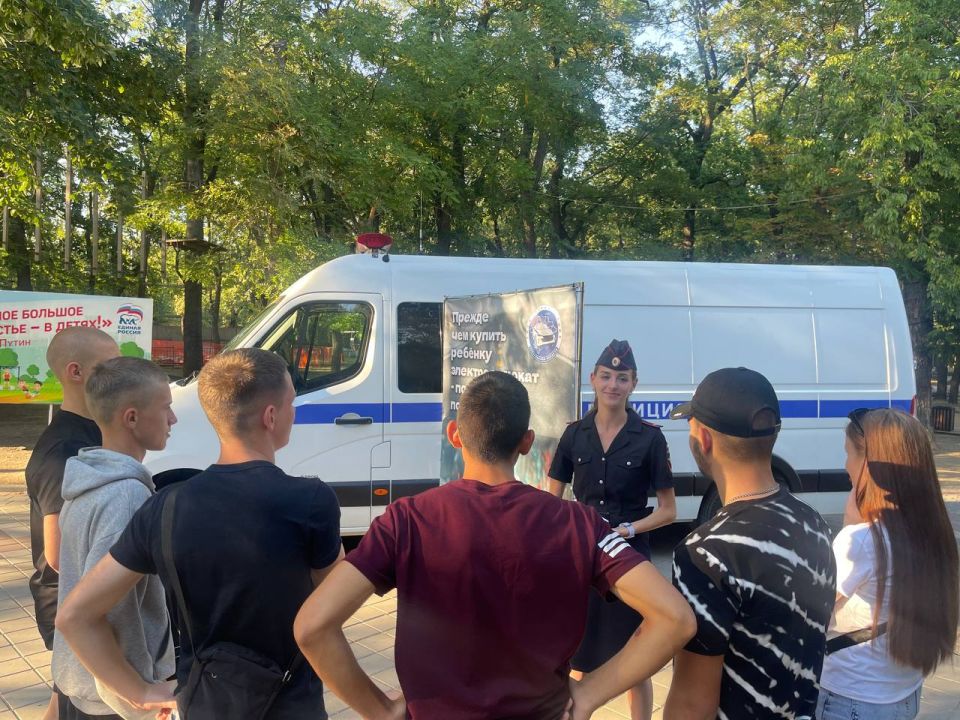Сотрудники Госавтоинспекции Запорожской области провели профилактическое мероприятие в парке культуры и отдыха имени Максима Горького, направленное на профилактику нарушений Правил дорожного движения водителями... Сотрудники Госавтоинспекции Запорожской области провели профилактическое мероприятие в парке культуры и отдыха имени Максима Горького, направленное на профилактику нарушений Правил дорожного движения водителями...