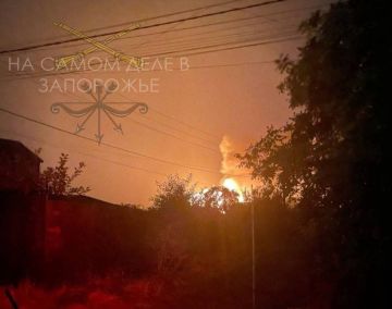 Еще кадры из Запорожья.. Произошло возгорание на объекте ВСУ