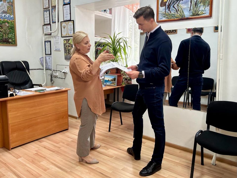 Григорий Прохватилов: Встретился в Бердянске с коллективом Ресурсного центра дополнительного образования Григорий Прохватилов: Встретился в Бердянске с коллективом Ресурсного центра дополнительного образования