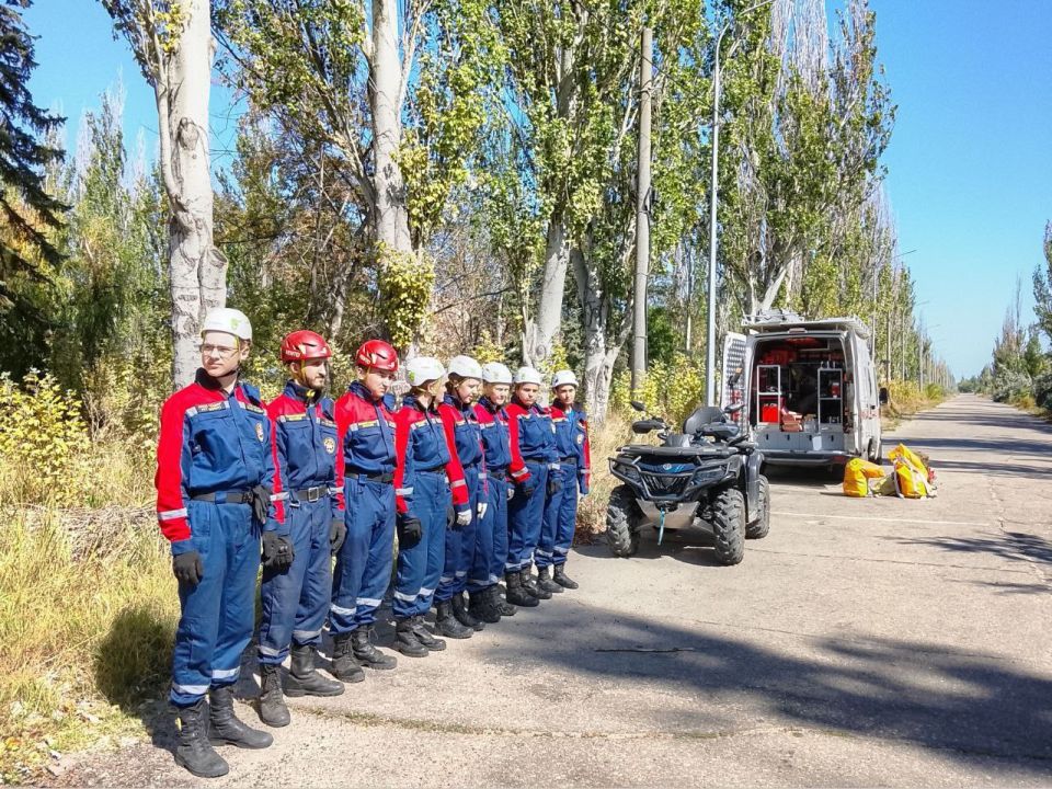 Добровольцы Запорожского РО ВСКС и студенты-спасатели из Москвы и Свердловской области, которые находятся в Республике в рамках программы Росмолодёжи «Больше, чем путешествие», провели совместные тренировки