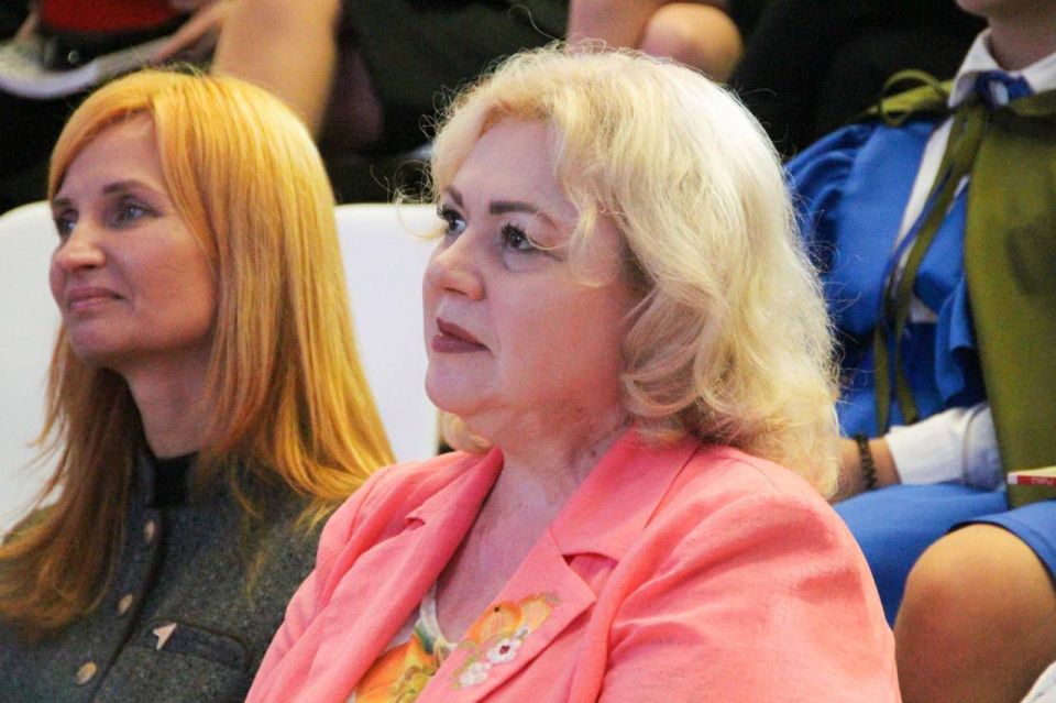 Сотрудники Министерства культуры приняли участие в презентации специального выпуска журнала «Родина», которая состоялась в Мелитополе Сотрудники Министерства культуры приняли участие в презентации специального выпуска журнала «Родина», которая состоялась в Мелитополе