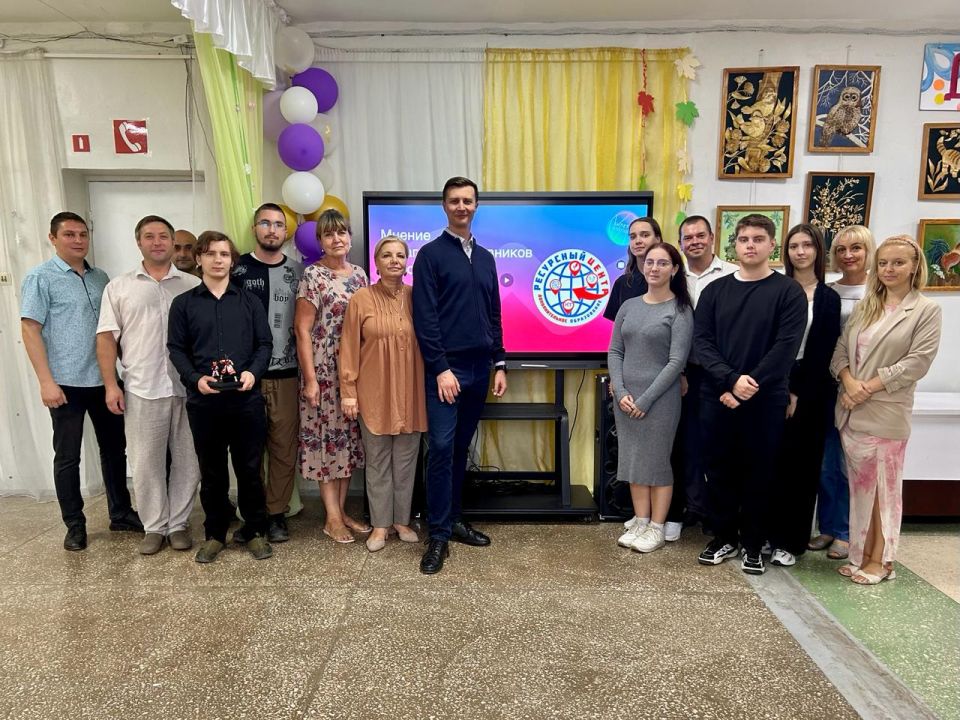 Григорий Прохватилов: Встретился в Бердянске с коллективом Ресурсного центра дополнительного образования Григорий Прохватилов: Встретился в Бердянске с коллективом Ресурсного центра дополнительного образования