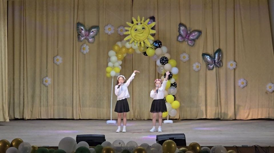 Выражаю огромную благодарность нашей дружной команде! Несмотря на то что концерт прошёл в онлайн режиме мы смогли сделать его ярким и зрелищным Выражаю огромную благодарность нашей дружной команде! Несмотря на то что концерт прошёл в онлайн режиме мы смогли сделать его ярким и зрелищным