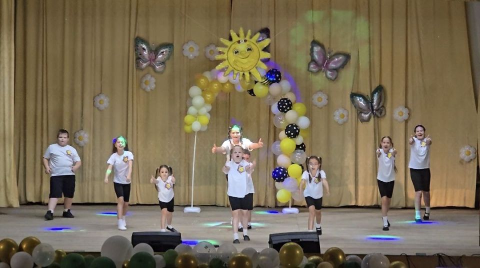 Выражаю огромную благодарность нашей дружной команде! Несмотря на то что концерт прошёл в онлайн режиме мы смогли сделать его ярким и зрелищным Выражаю огромную благодарность нашей дружной команде! Несмотря на то что концерт прошёл в онлайн режиме мы смогли сделать его ярким и зрелищным