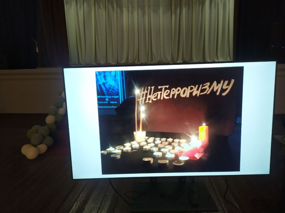В Новоданиловском СДК МКУ "Акимовская ЦКС" для участников художественной самодеятельности проведена Акция "Свеча памяти жертвам теракта" В Новоданиловском СДК МКУ "Акимовская ЦКС" для участников художественной самодеятельности проведена Акция "Свеча памяти жертвам теракта"