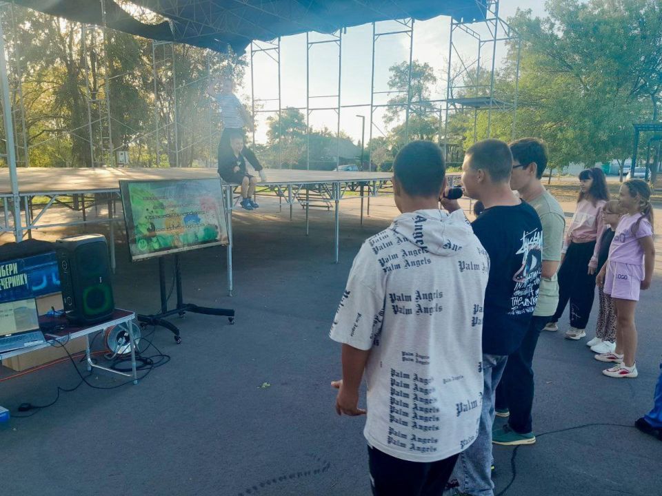 Акимовский ЦДК организовал для ребят интересное мероприятие "Караоке-дилижанс "Почувствуй себя звездой". Акимовский ЦДК организовал для ребят интересное мероприятие "Караоке-дилижанс "Почувствуй себя звездой".