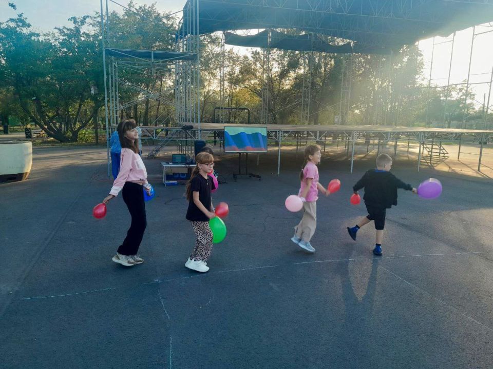 Акимовский ЦДК организовал для ребят интересное мероприятие "Караоке-дилижанс "Почувствуй себя звездой". Акимовский ЦДК организовал для ребят интересное мероприятие "Караоке-дилижанс "Почувствуй себя звездой".