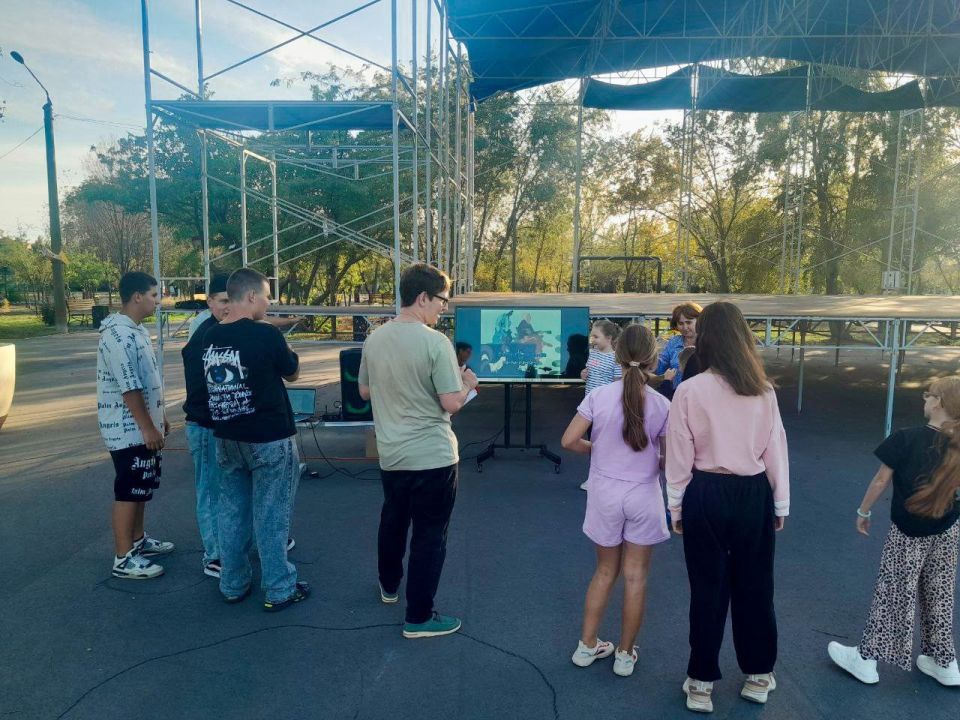 Акимовский ЦДК организовал для ребят интересное мероприятие "Караоке-дилижанс "Почувствуй себя звездой". Акимовский ЦДК организовал для ребят интересное мероприятие "Караоке-дилижанс "Почувствуй себя звездой".