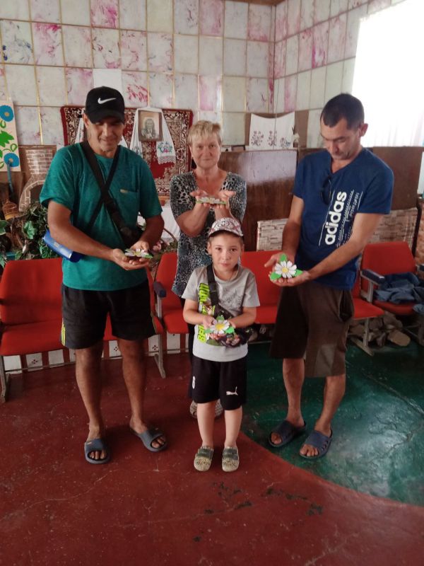 "Ромашка на счастье ". 8 июля в России отмечают День семьи, любви и верности "Ромашка на счастье ". 8 июля в России отмечают День семьи, любви и верности