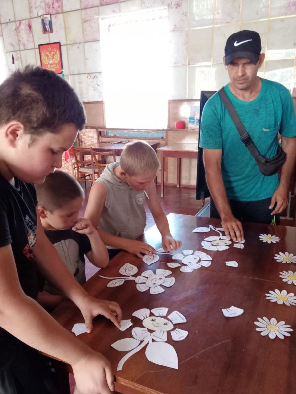 "Ромашка на счастье ". 8 июля в России отмечают День семьи, любви и верности "Ромашка на счастье ". 8 июля в России отмечают День семьи, любви и верности