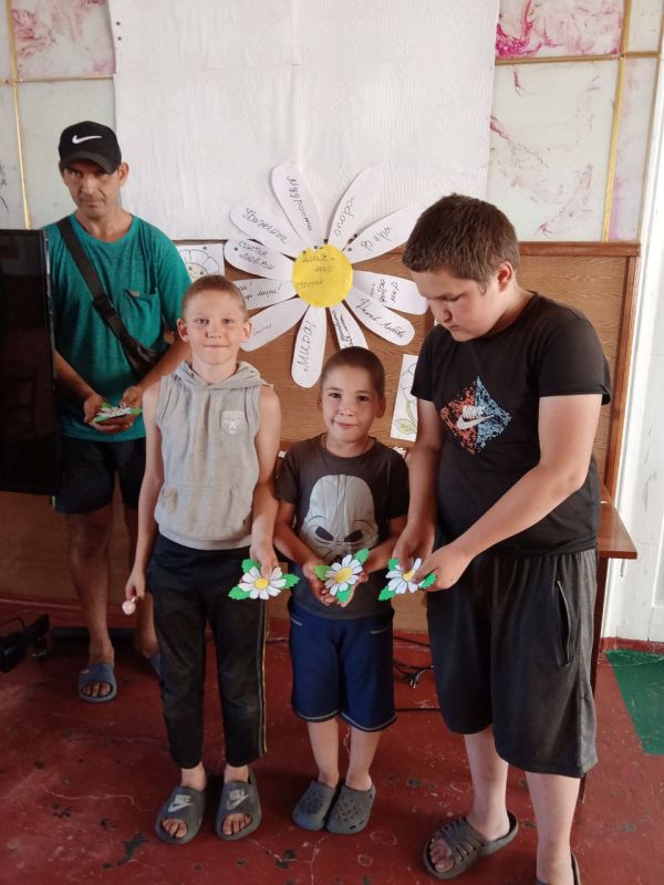 "Ромашка на счастье ". 8 июля в России отмечают День семьи, любви и верности "Ромашка на счастье ". 8 июля в России отмечают День семьи, любви и верности