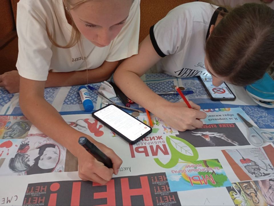 Проблема наркотиков — это глобальный вызов, затрагивающий миллионы людей по всему миру Проблема наркотиков — это глобальный вызов, затрагивающий миллионы людей по всему миру