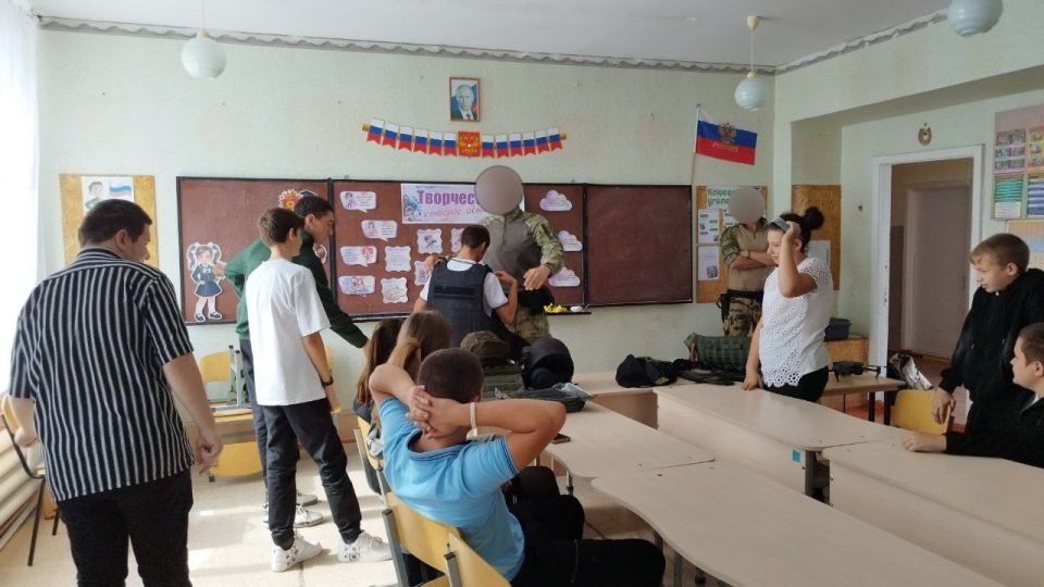 "Урок Мужества" в Анновской школе-детский сад "Урок Мужества" в Анновской школе-детский сад