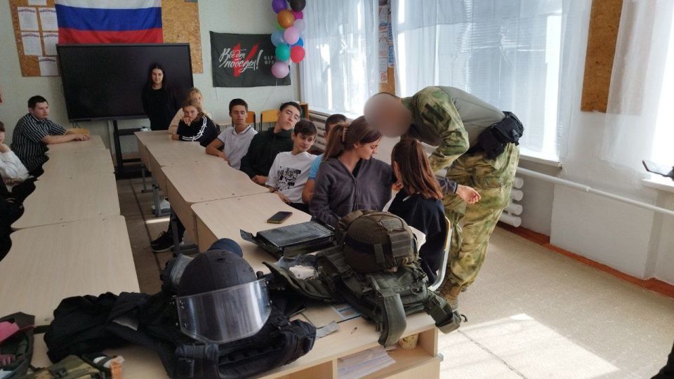 "Урок Мужества" в Анновской школе-детский сад "Урок Мужества" в Анновской школе-детский сад