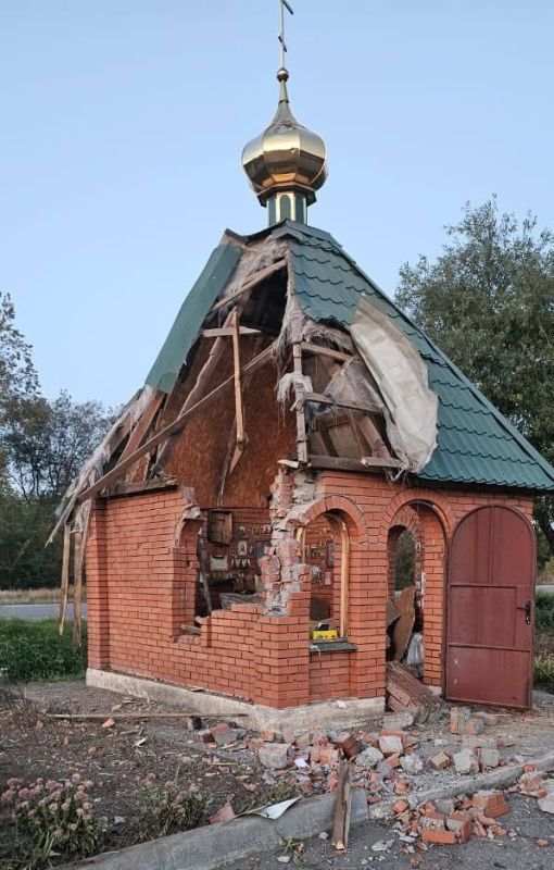 Враг атакует запорожскую Васильевку: разрушена часовня, пострадала женщина