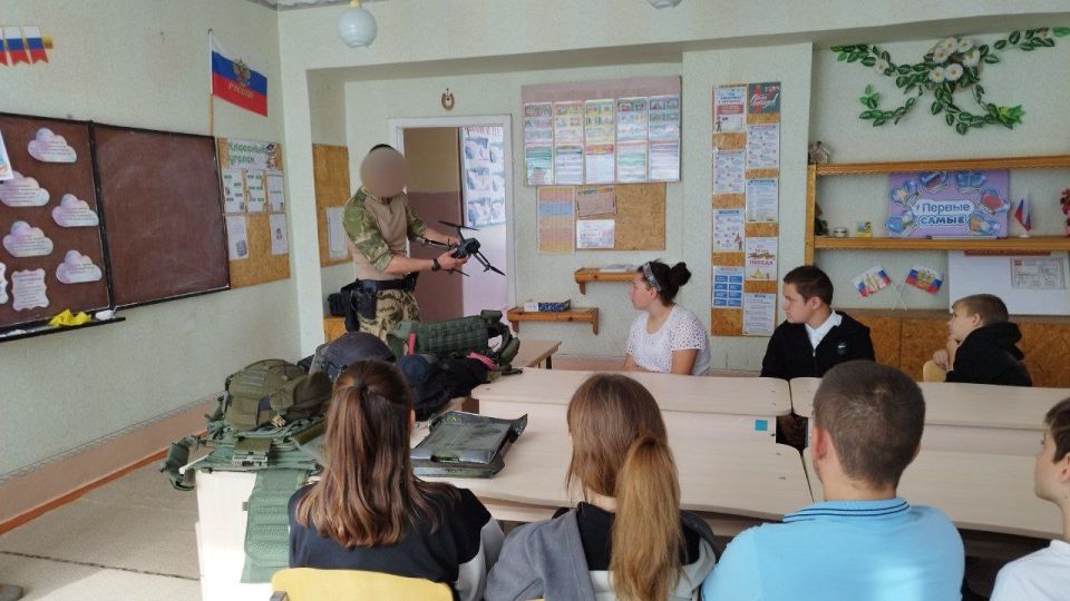 "Урок Мужества" в Анновской школе-детский сад "Урок Мужества" в Анновской школе-детский сад