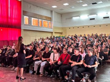 Сотрудники Госавтоинспекции города Мелитополя провели «Краш-курс» для студентов ГБПОУ «Мелитопольский индустриальный колледж»