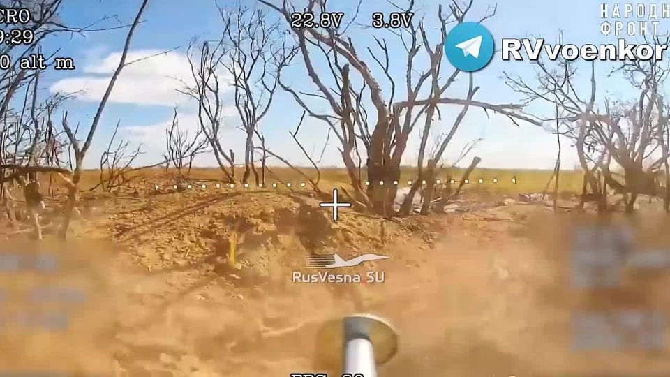 Боевик ВСУ с лопатой против КВН нашего спецназа у Степногорска