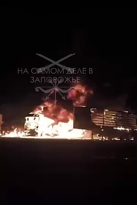Запорожье — горят грузовики