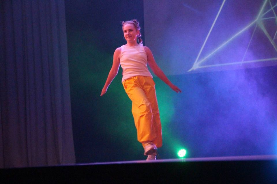 Концерт танцевального коллектива «Карамель» к Международному дню мира состоялся в Мелитополе Концерт танцевального коллектива «Карамель» к Международному дню мира состоялся в Мелитополе