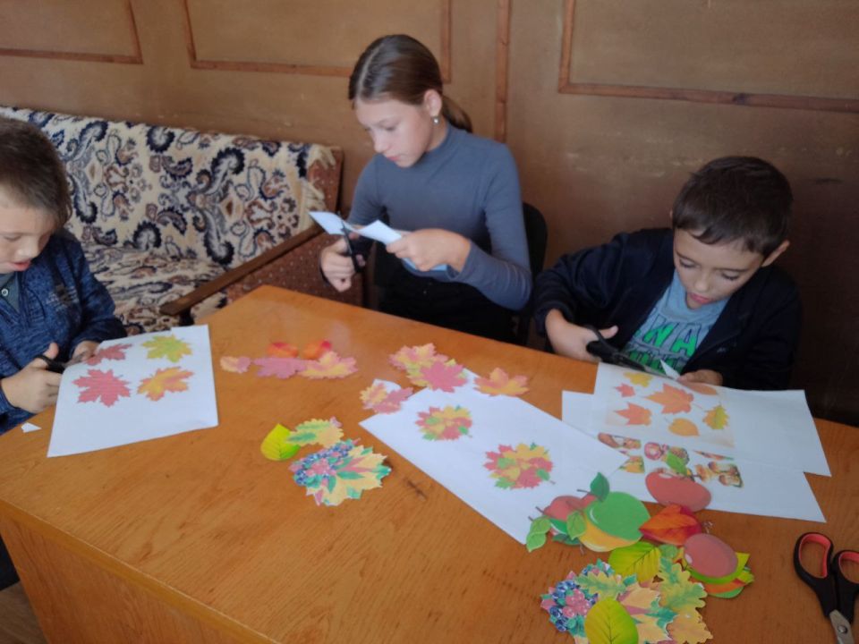 22 сентября в Строгановском доме культуры состоялся осенний мастер-класс «Девушка - Осень» 22 сентября в Строгановском доме культуры состоялся осенний мастер-класс «Девушка - Осень»