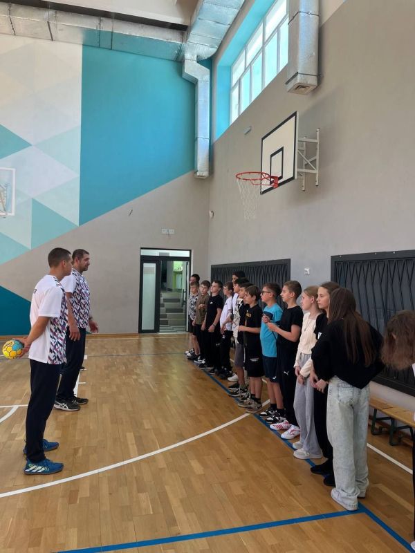 Гандбол в массы: Успешный мастер-класс в СОШ №15 Гандбол в массы: Успешный мастер-класс в СОШ №15