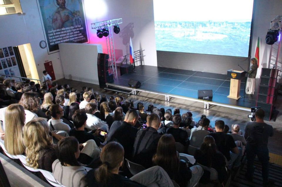 Третий международный фестиваль «Кино на службе Отечеству» открылся в Мелитополе Третий международный фестиваль «Кино на службе Отечеству» открылся в Мелитополе