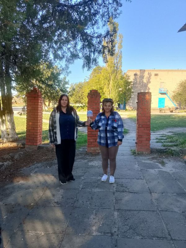 В рамках празднования Дня воссоединения Донецкой Народной Республики, Луганской Народной Республики, Запорожской и Херсонской областей с Российской Федерацией сотрудники Волчанского СК и Волчанской библиотеки провели ... В рамках празднования Дня воссоединения Донецкой Народной Республики, Луганской Народной Республики, Запорожской и Херсонской областей с Российской Федерацией сотрудники Волчанского СК и Волчанской библиотеки провели ...