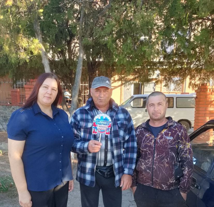 В рамках празднования Дня воссоединения Донецкой Народной Республики, Луганской Народной Республики, Запорожской и Херсонской областей с Российской Федерацией сотрудники Волчанского СК и Волчанской библиотеки провели ... В рамках празднования Дня воссоединения Донецкой Народной Республики, Луганской Народной Республики, Запорожской и Херсонской областей с Российской Федерацией сотрудники Волчанского СК и Волчанской библиотеки провели ...