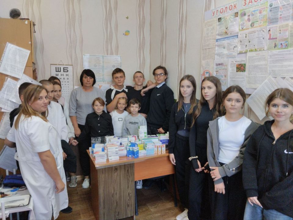 В Каменко-Днепровскую школу № 3 доставлен гуманитарный груз, в который вошли необходимые медикаменты
