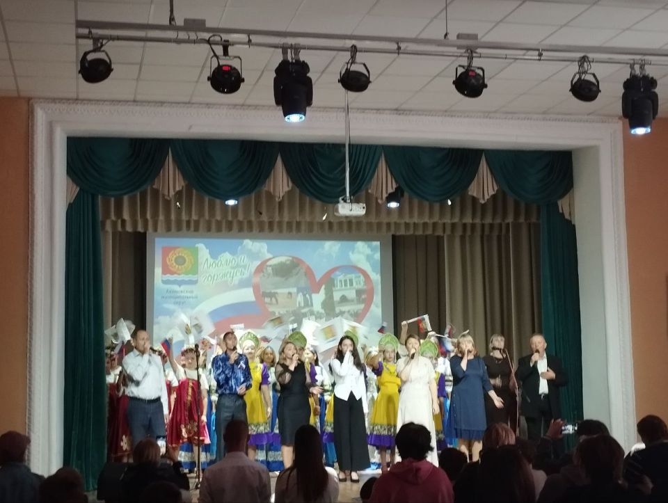 Большой праздничный концерт состоялся в Акимовском ЦДК в рамках празднования Дня Акимовского муниципального округа
