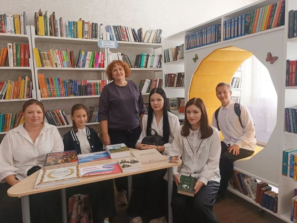 В Акимовской центральной библиотеке проведена беседа о важном «Нам с Россией по пути»