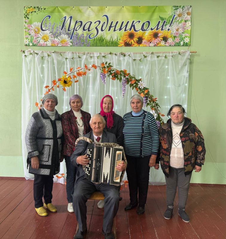 Стало доброй традицией отмечать в начале октября праздник — День пожилых людей Стало доброй традицией отмечать в начале октября праздник — День пожилых людей