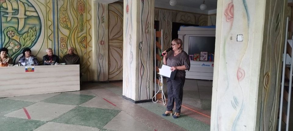 Приазовский дом культуры вновь стал центром внимания, собрав жителей поселка на праздничное мероприятие, посвящённое Дню пожилых людей