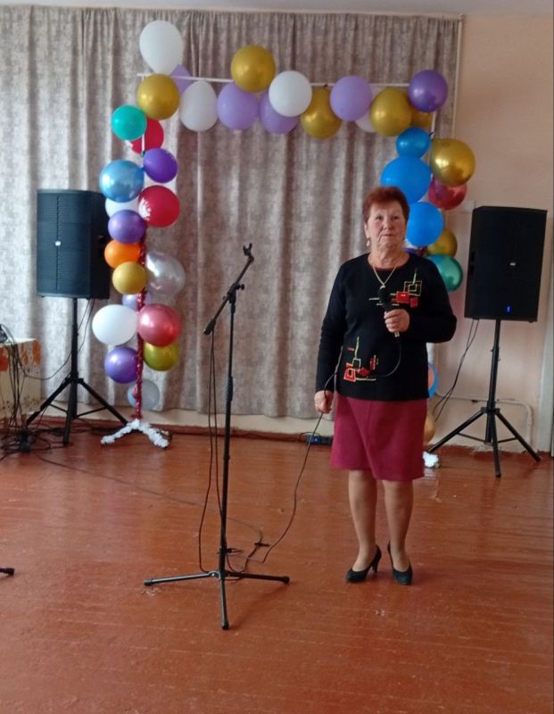 В золотую осеннюю пору мы чествуем тех, кто сумел сохранить огонь души, который нам был дарован свыше , а в сердцах- огромный запас жизнелюбия, мудрости и доброты В золотую осеннюю пору мы чествуем тех, кто сумел сохранить огонь души, который нам был дарован свыше , а в сердцах- огромный запас жизнелюбия, мудрости и доброты